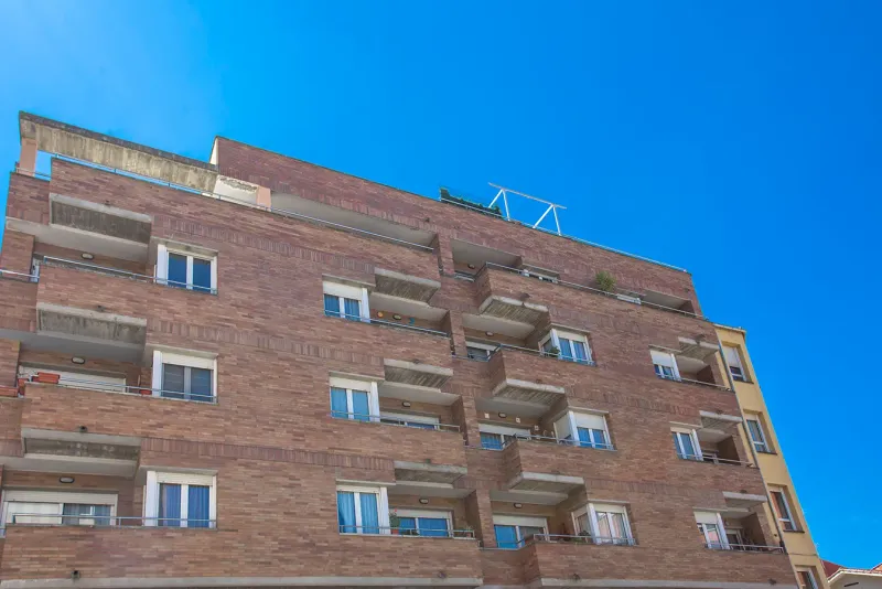 Obra de Edificaciones Moreno en Bisbe Strauch, Vic